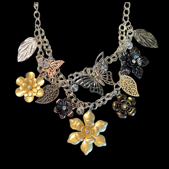 Butterfly Leaf Charm Statement Necklace - Picture 4 of 10